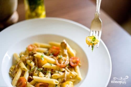 Pasta with mushrooms and tomatoes