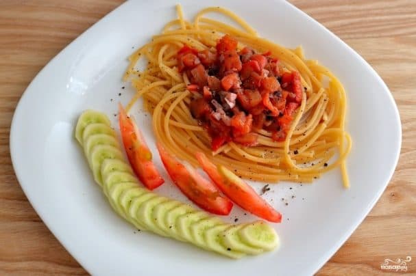 Pasta with red sauce