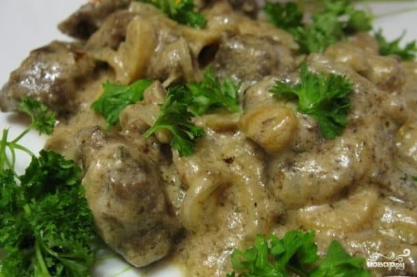 Печань па-строганаўску з грыбамі