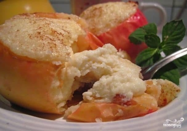 Baked apples with cottage cheese