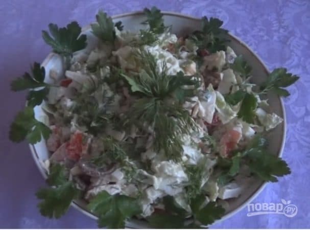 Chinese cabbage with chicken and mushrooms