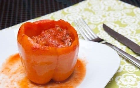 Peppers stuffed with meat and rice