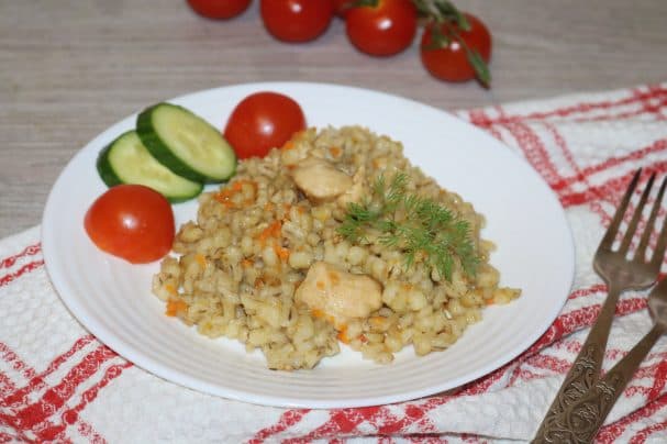 Ячмень з курыцай у мультаварцы