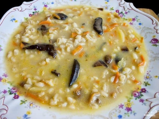 Barley with dried mushrooms