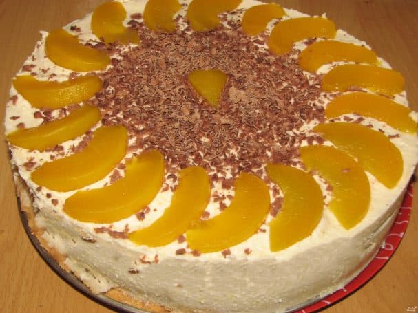 Peach cake with mascarpone