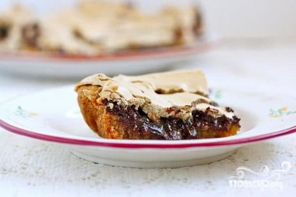 Chocolate and meringue pastries