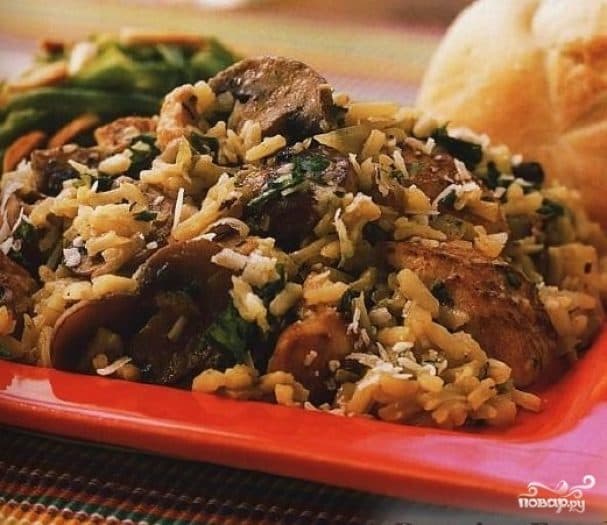 Плов з курыцай і грыбамі