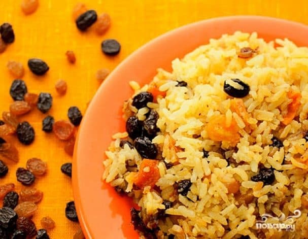 Pilaf with dried fruits