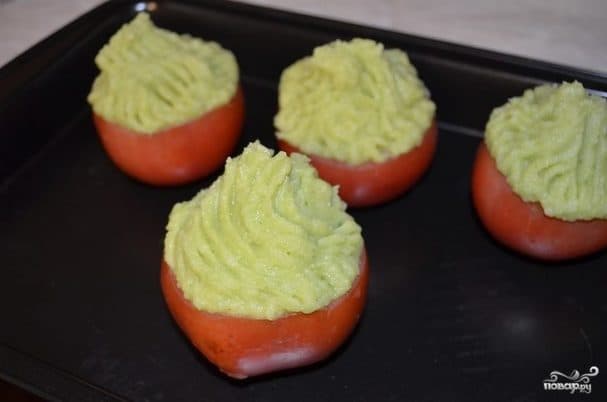 Baked tomatoes with mushrooms