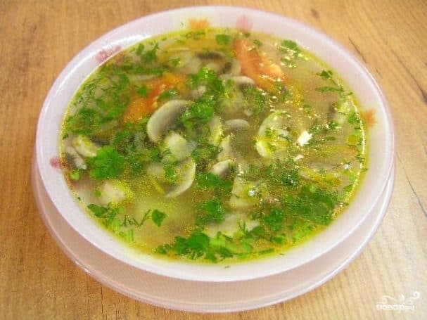 Смачний грибний суп