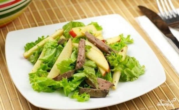 Simple salad with chicken liver