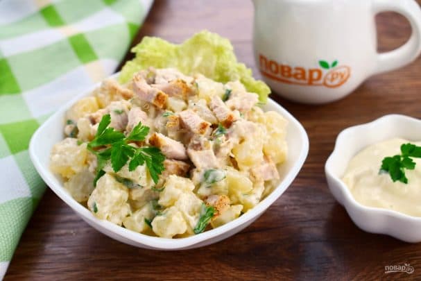 Смачны бульбачны салат з курыцай