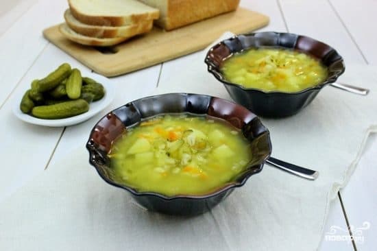 Рассольнік з ячнымі крупамі і вараным мясам