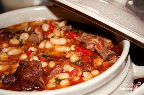 Pork ribs with beans
