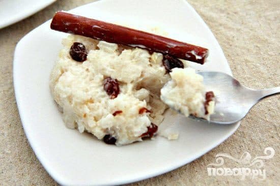 Rice dessert with raisins