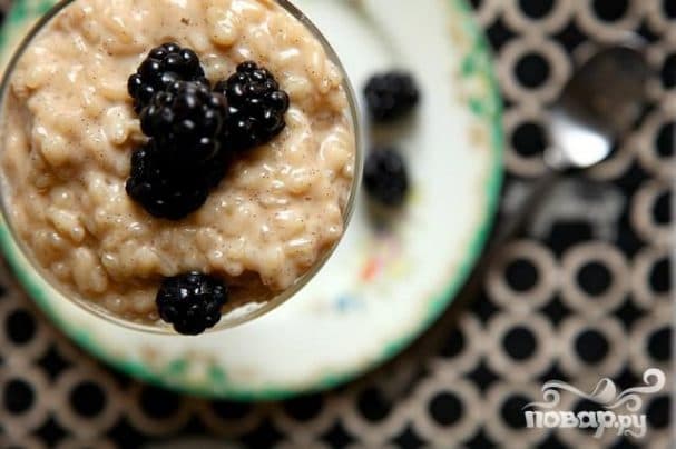 Rice pudding with blackberries