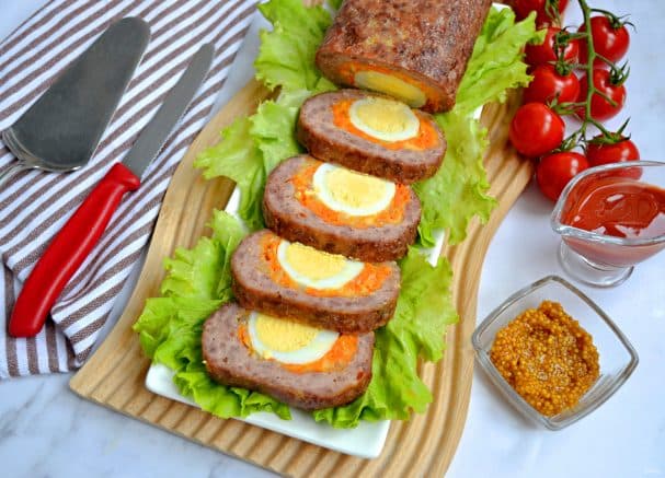 Рулет из фарша с яйцом