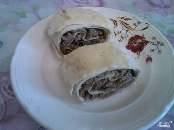 Roll with chicken mince