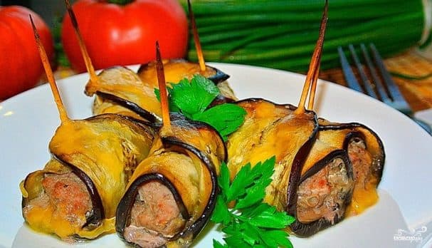 Eggplant rolls with minced meat filling