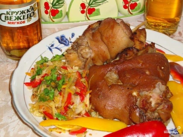 Pork knuckle baked in beer