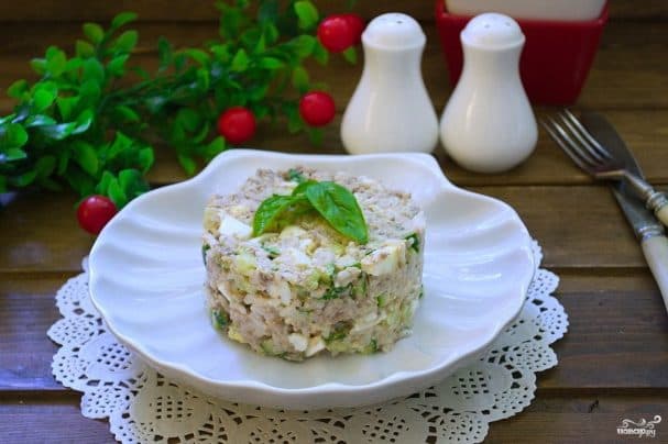 Рыбны салат з кансерваў