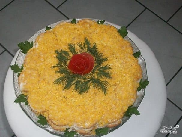 Fish salad with crackers