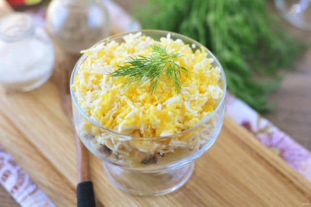 Рибний салат із сиром