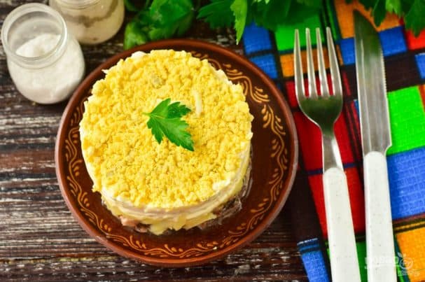 Fish salad with apple