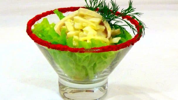 Салат-кацтэйль з кальмарамі