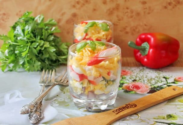 Салат-кацтэйль з ракавымі палачкамі