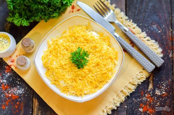 Салат з ананасамі