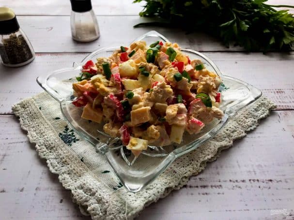 Салат з ракавымі палачкамі