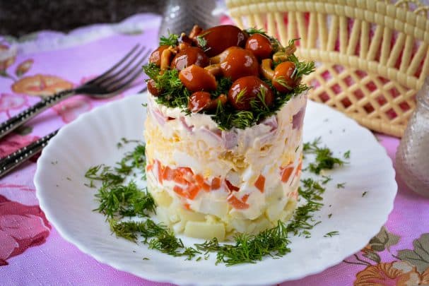 Салат з шинкою