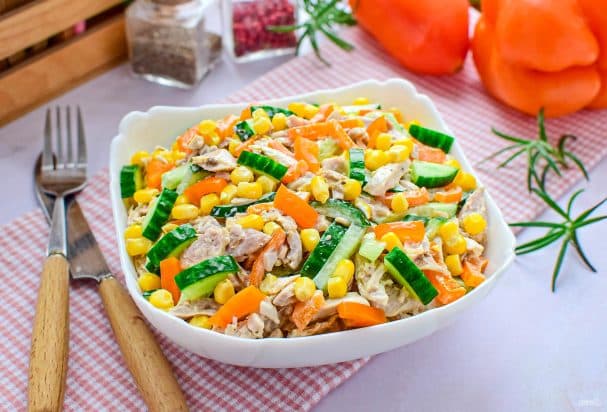 Гусарскі салат з курыцай пад копчаннем