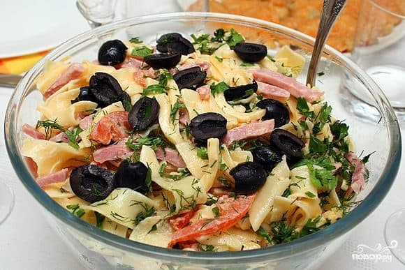Italian salad with ham