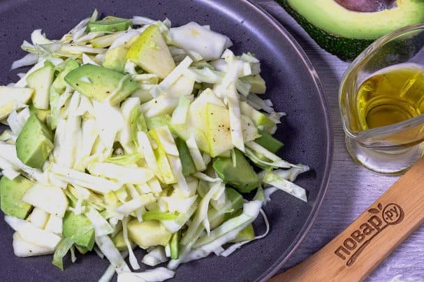 Avocado and cabbage salad