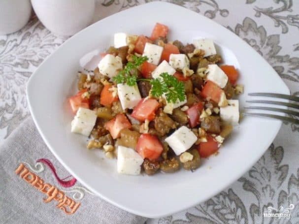 Eggplant salad with cheese