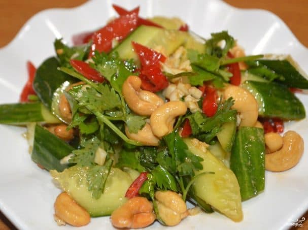 Cucumber smash salad