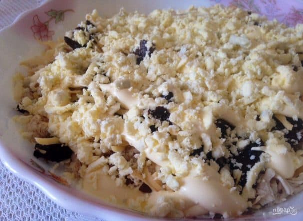 Prune and chicken salad