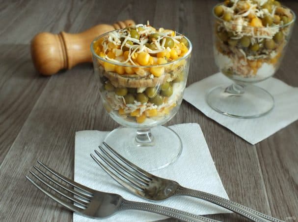 Салат з гарошку і кукурузы