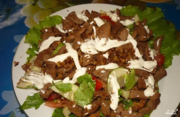 Beef salad with tomatoes