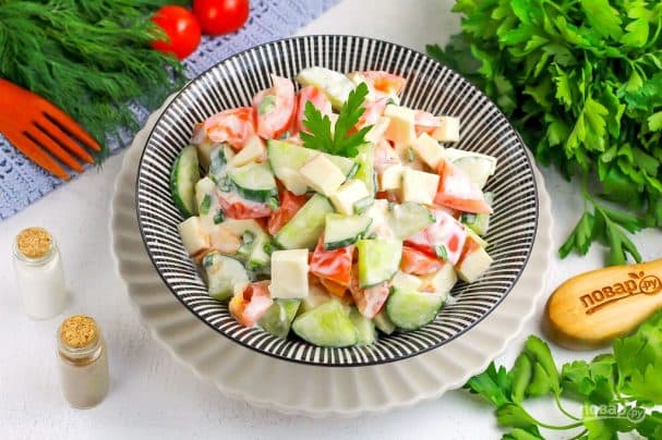 Salad with sausage cheese