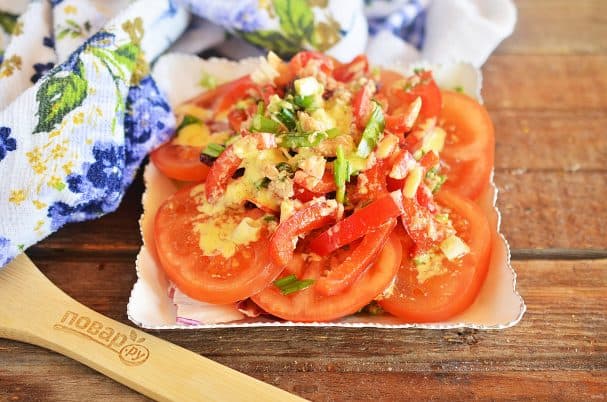 Salmon salad from canned salmon