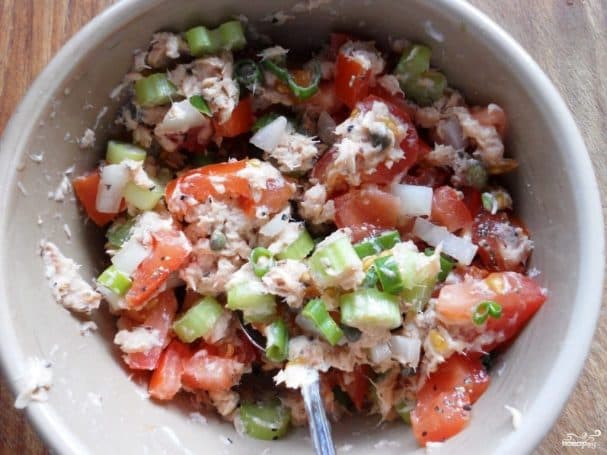 Salad with canned pink salmon