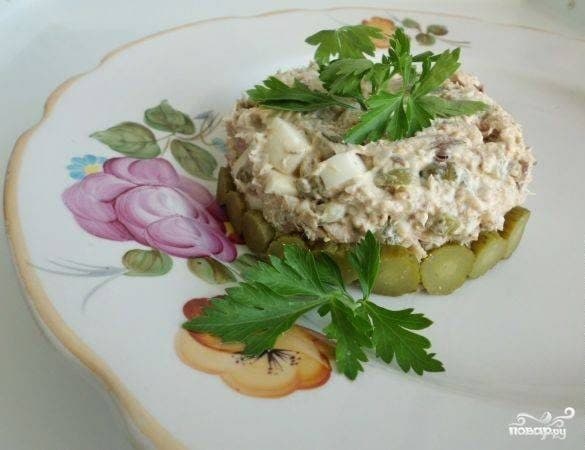 Салат з кансерваванай скумбрыйі