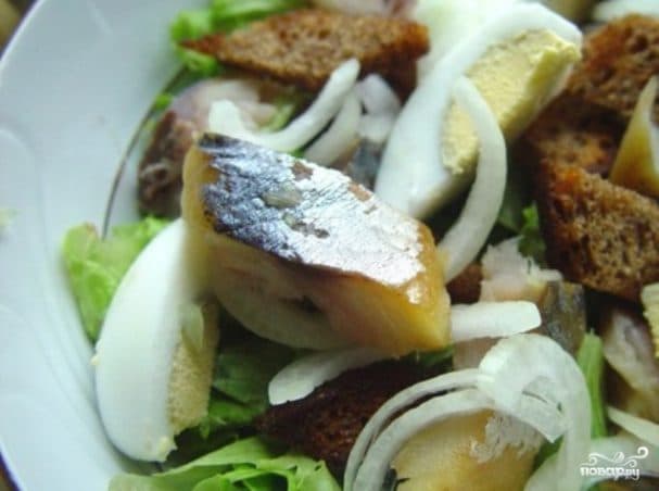 Салат из копченой скумбрии