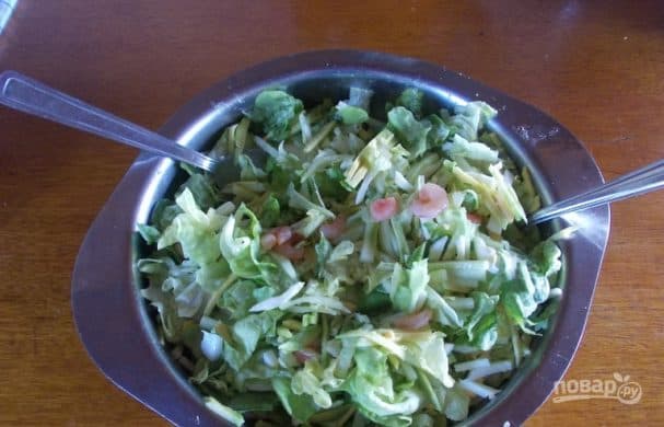 Shrimp salad with avocado