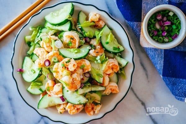 Shrimp salad with cucumber
