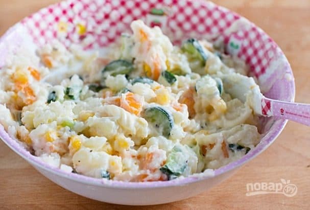 Салат з кукурузы і агурком