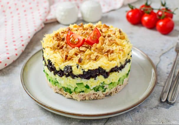 Chicken and prune salad